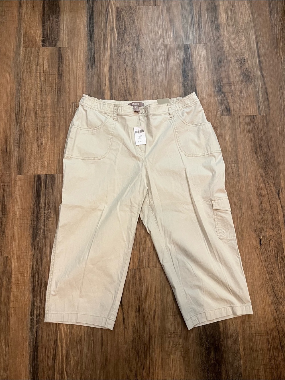 NWT Chico’s Tan Cargo Capri Pants Women’s Sz L (2.5) Fitigue Lau Peyote Cotton
